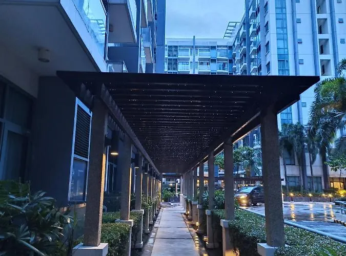 Apartment 1br At Two Palmtree Across Airport Terminal 3